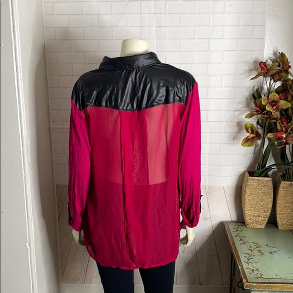 Plus Size Eye Candy Button Split Back blouse 3X - Picture 5 of 7